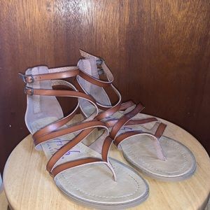 Brown faux leather sandals !